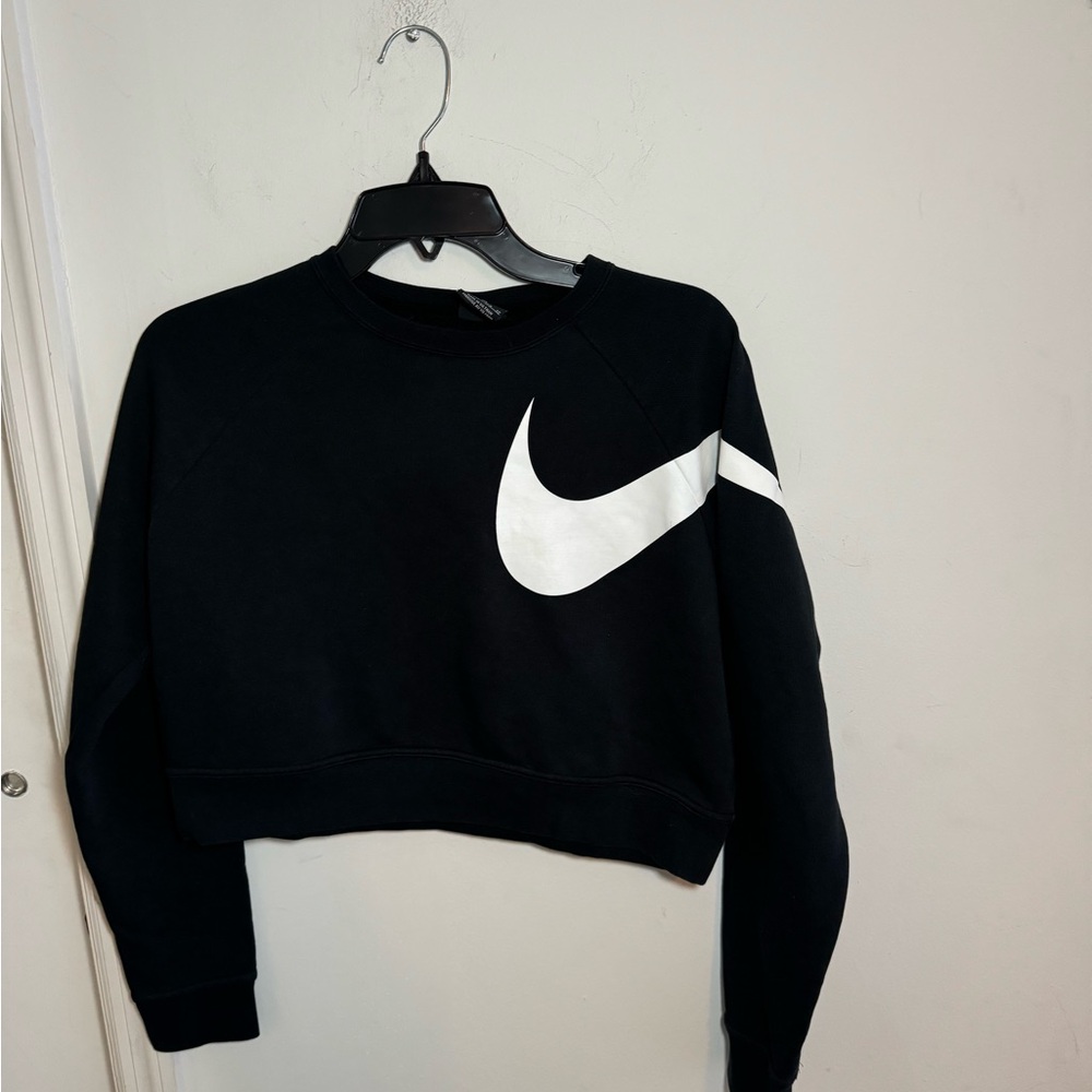 Nike Black Crew Neck Long Sleeve Crop Sweatshirt, size XS - Picture 2 of 7